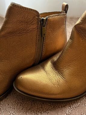 LUCKY BRAND Metallic Gold Bronze Leather Ankle Boots Sz 7.5 Festival Booties